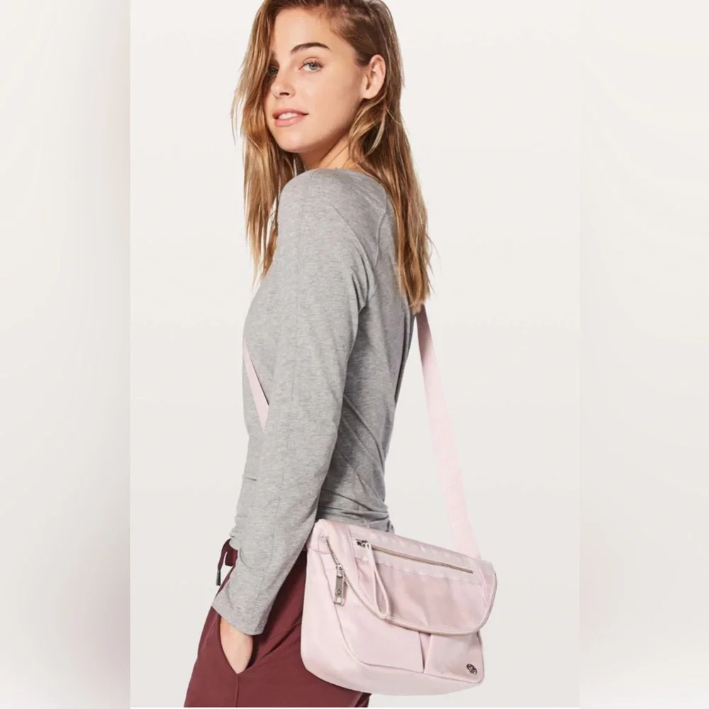 Lululemon All night Festival Bag Vol 5 L in Misty Pink - Picture 3 of 13